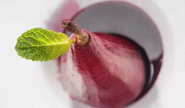Гарнитура от круши във вино за дивеч