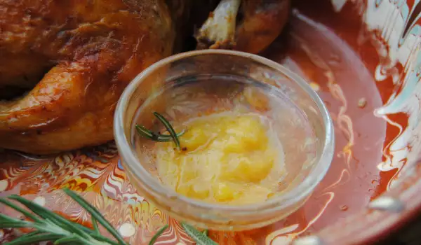 Цяло печено пиле с масло и бира