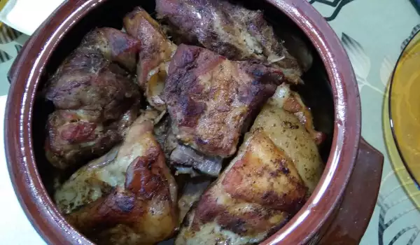 Печено свинско месо в гювеч