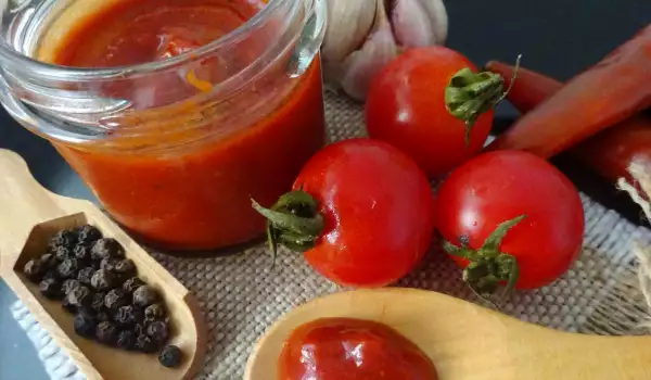 Пикантен сос за печено месо с домати