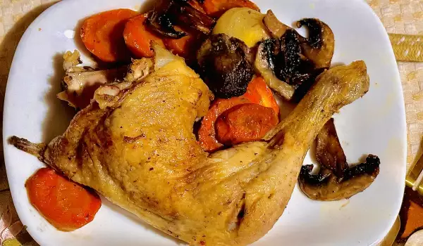 Печено пиле с моркови, гъби и бяло вино