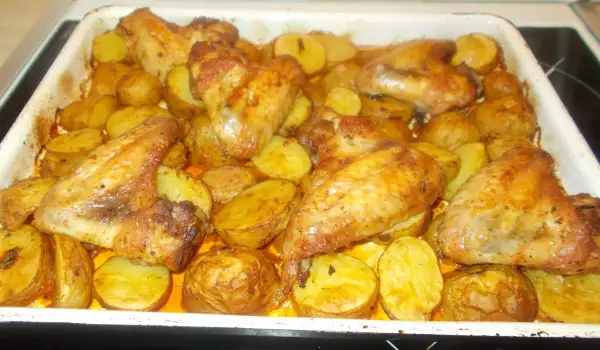 Печени картофи с крилца