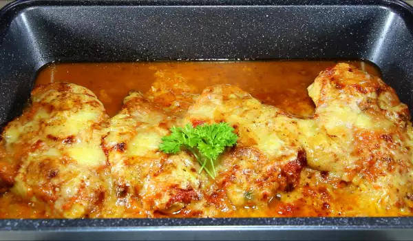 Пиле Пармиджано с доматен сос