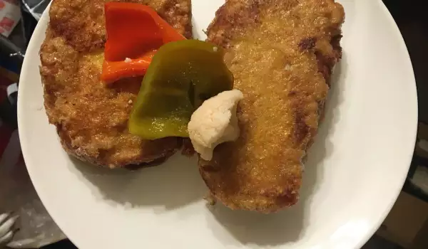 Пилешко филе с бекон и топено сирене