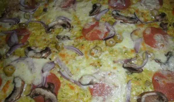 Пролетна пица от тиквички и кашкавал