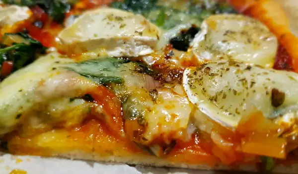 Домашна пица със спанак и сирена