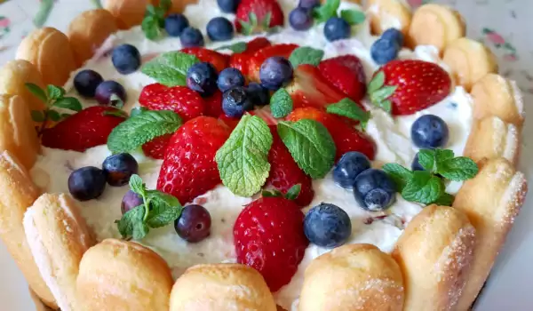 Бишкотена торта с маскарпоне и плодове