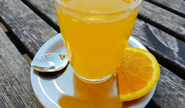 Студен пунш с ром и портокалов сок