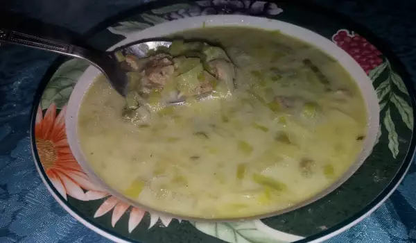 Селска супа с праз и кайма