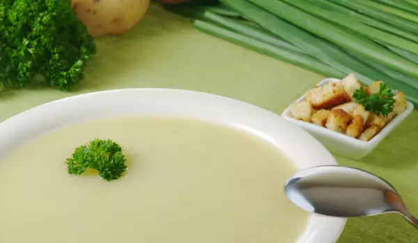 Лека картофена супа с праз