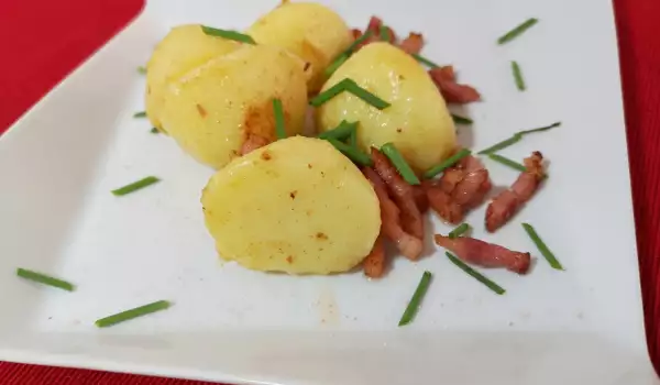 Картофи с бекон на тиган