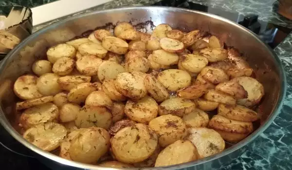 Пресни картофи с подправки и бира