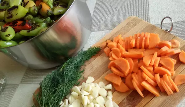 Пукани рибки с моркови и чесън