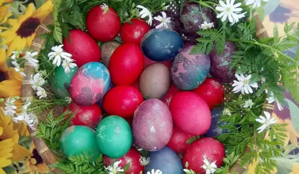 Боядисване на яйца с кристали