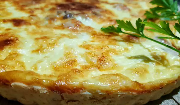 Солен тарт с пиле, сметана и гъби
