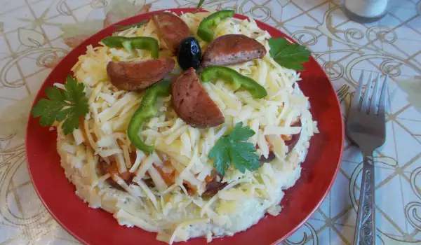 Редена салата с картофи и колбас