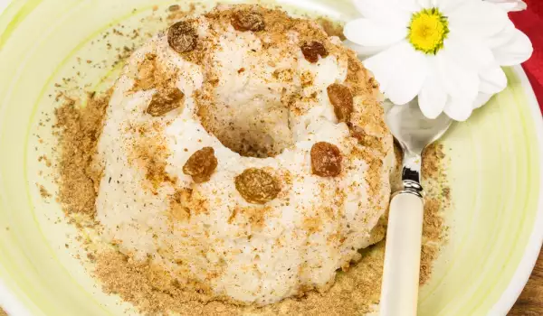 Желирана оризова торта с кренвирши и орехи