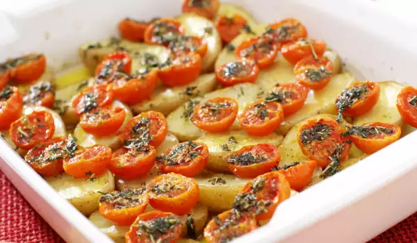 Картофи с домати на фурна