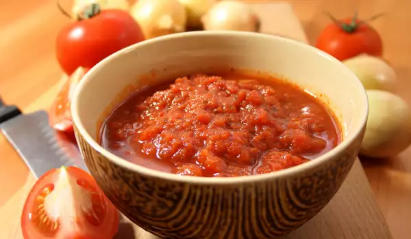 Лек доматен сос за паста