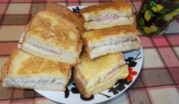 Пържени сандвичи с шунка и кашкавал