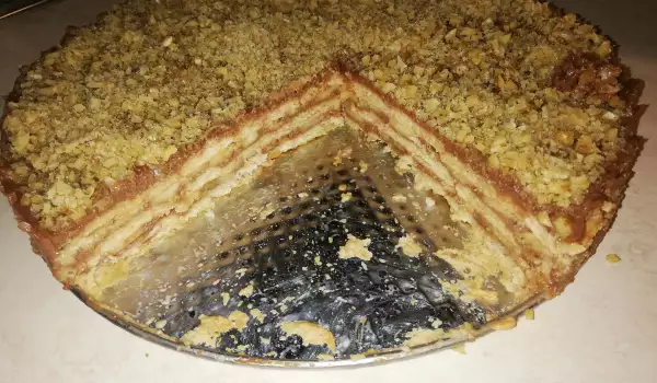 Лека бисквитена торта със заквасена сметана