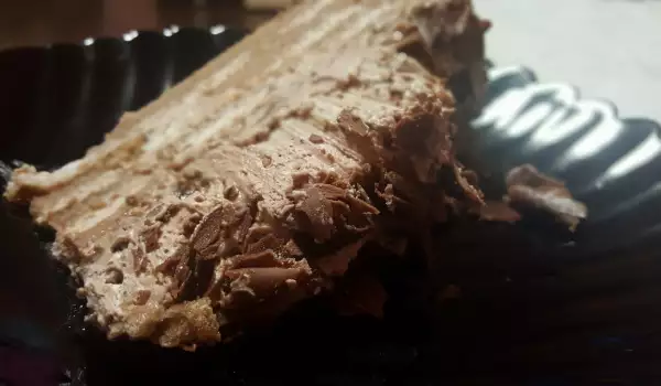 Сочна шоколадова сиропирана торта