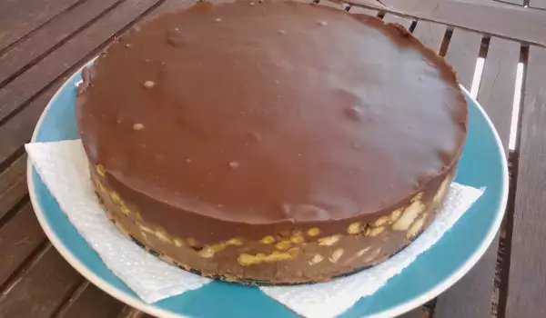 Шоколадова торта с натрошени бисквити