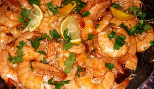 Бързи скариди с масло и магданоз на тиган