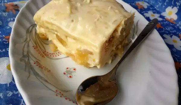 Бишкотена торта с кайсии и крем