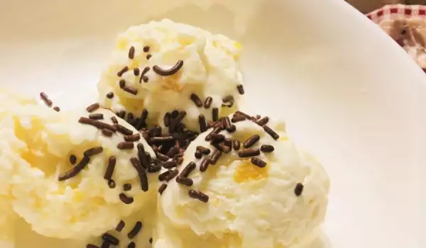 Домашен млечен сладолед с праскови