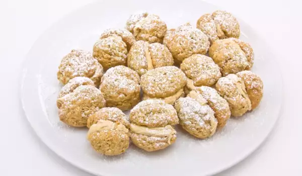 Канелени бисквити с орехи