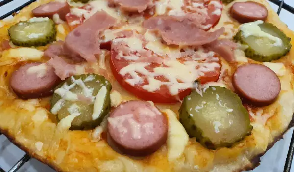 Сочна пица на тиган