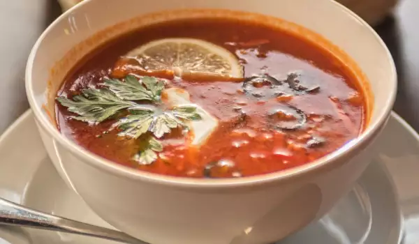 Рибена супа с шаран и миди