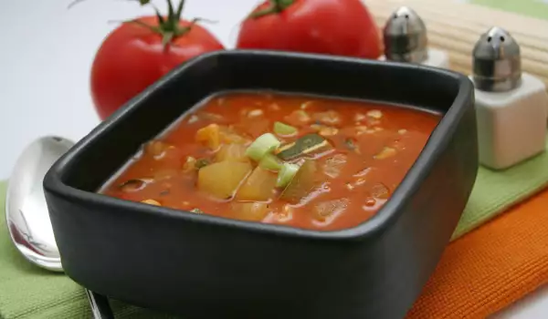 Доматена супа с тиквички