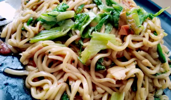 Пържени спагети с шунка по китайски