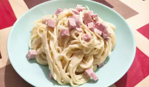 Кремообразни спагети със сирена