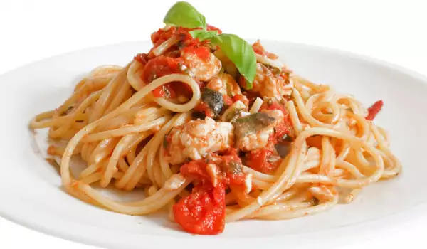 Спагети с рибатон и домати чери