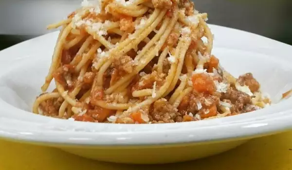 Спагети с апетитен сос