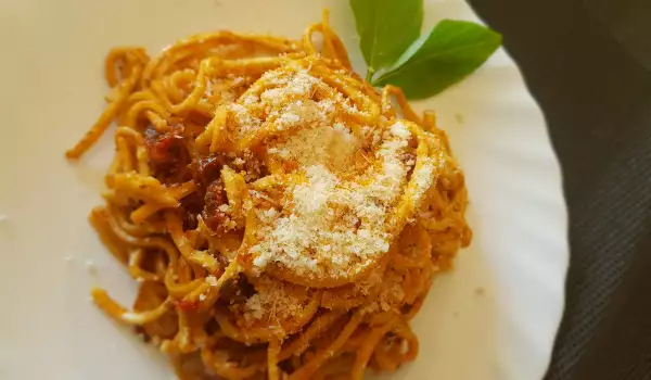 Спагети с кедрови ядки и домашно песто