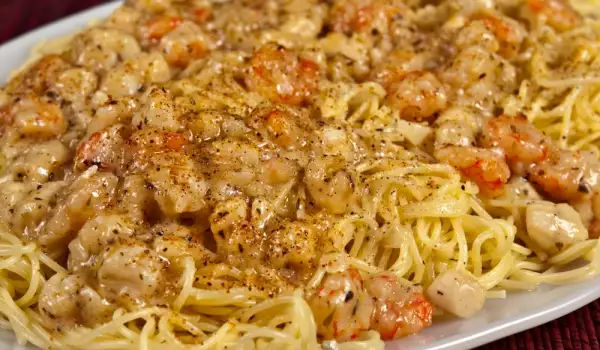 Спагети със скариди и гъби