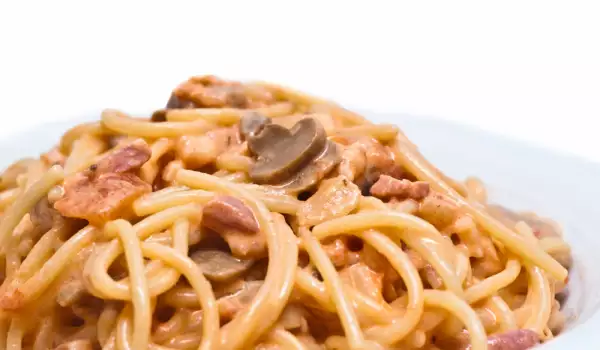 Спагети с гъби и бекон
