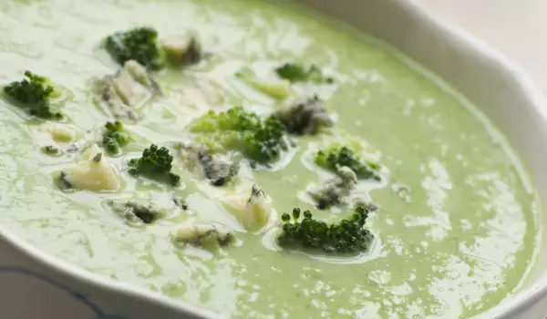 Зеленчукова крем супа с топено сирене
