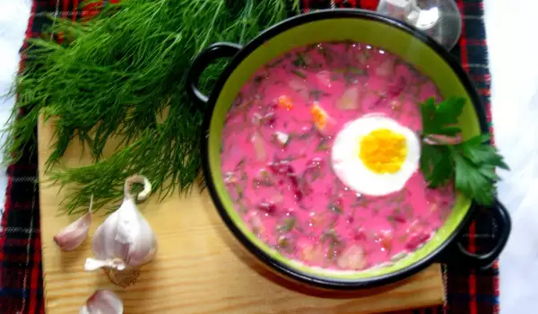 Лятна супа с цвекло и варени яйца
