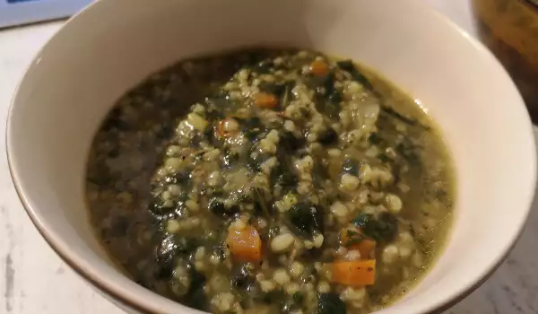 Супа от коприва с киноа