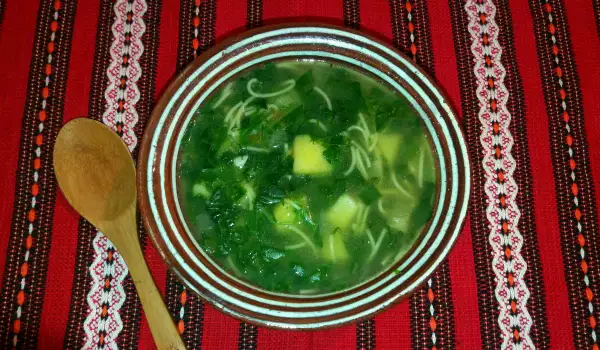 Спаначена супа с коприва и манголд