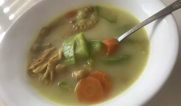 Супа от тиквички и пуешко с тайландски привкус