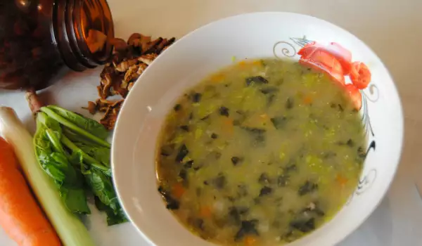 Гъбена супа с челядинки и спанак