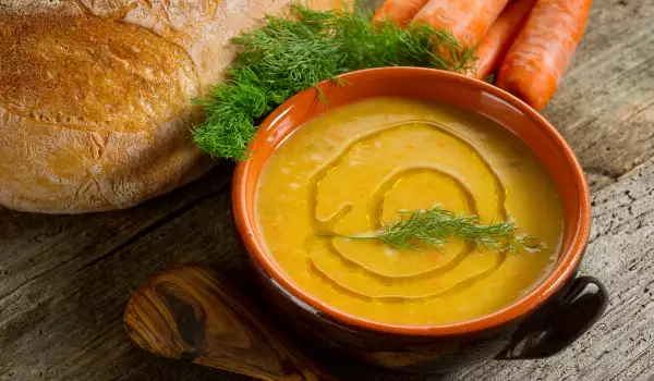 Морковена супа със сусамено песто