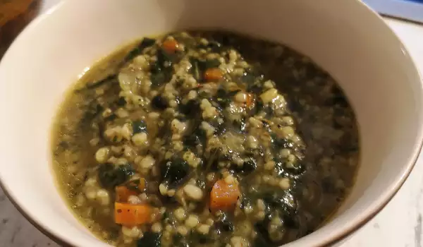 Супа от коприва с киноа