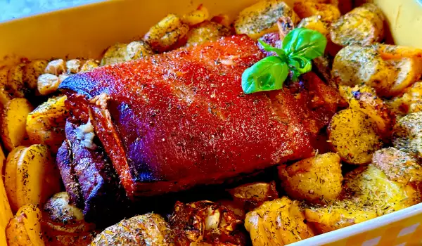 Свински гърди с пресни картофки и билки в плик на фурна